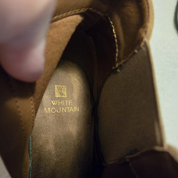 White Mountain Womens Tan Ankle Boots  Faux Suede 2.5" Heel Size 8.5 - Picture 10 of 10